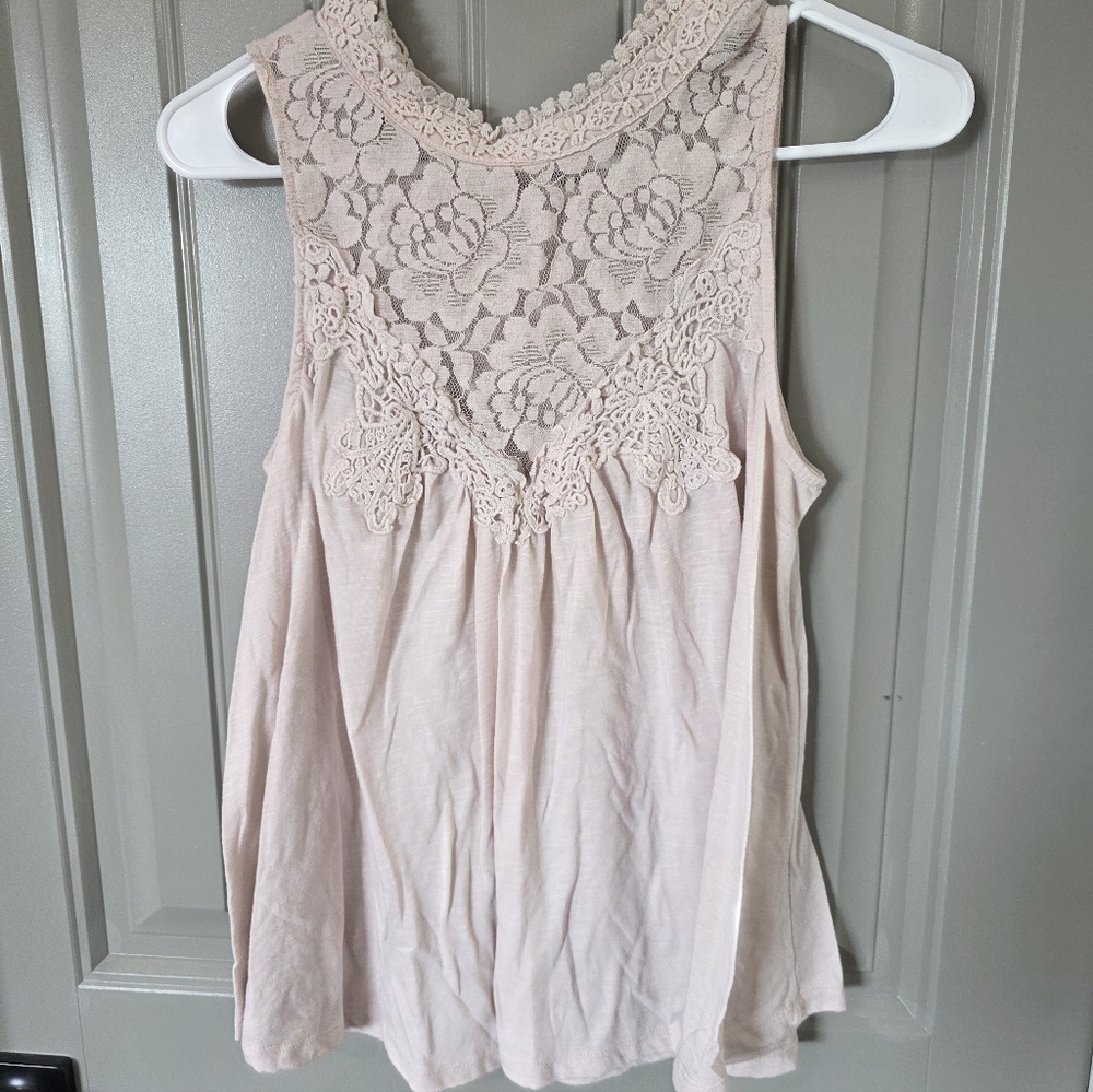 Clover & Scout Womans Large Pale Pink Sleeveless Shirt With Lace Neckline